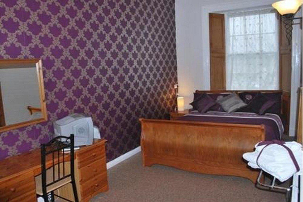 College Guest House Haverfordwest Esterno foto