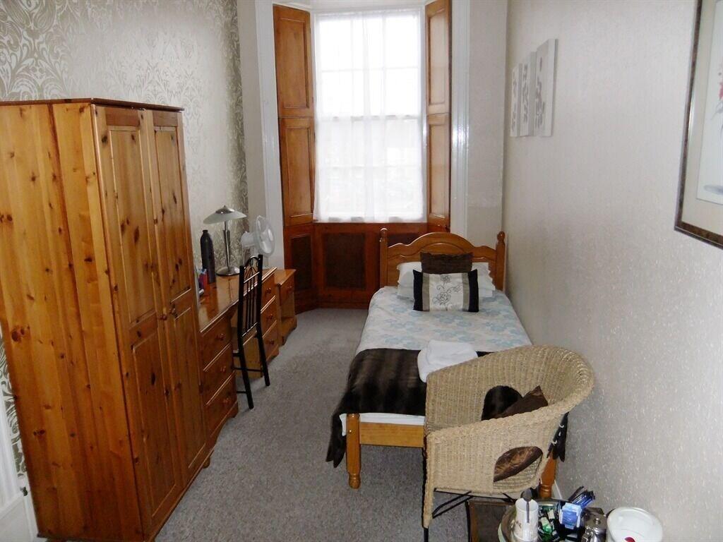 College Guest House Haverfordwest Esterno foto